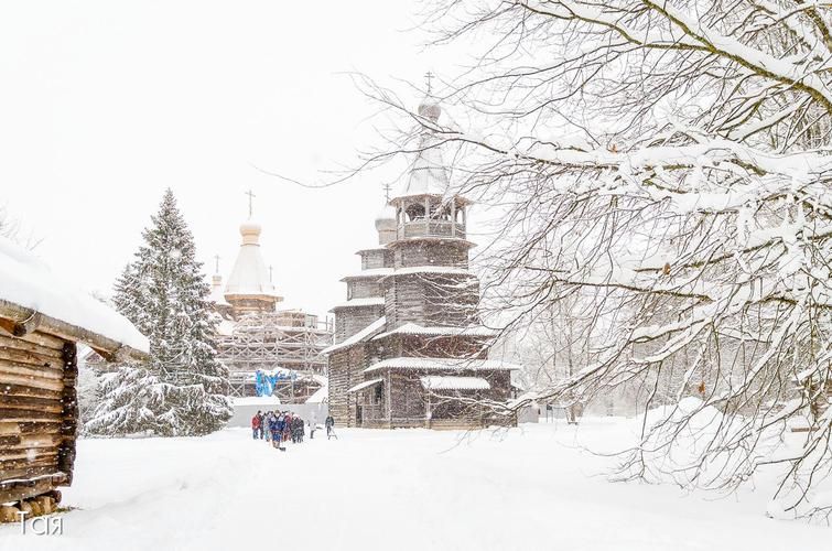 Автобус|Сказочное Новогодье: от валенок до елочных игрушек