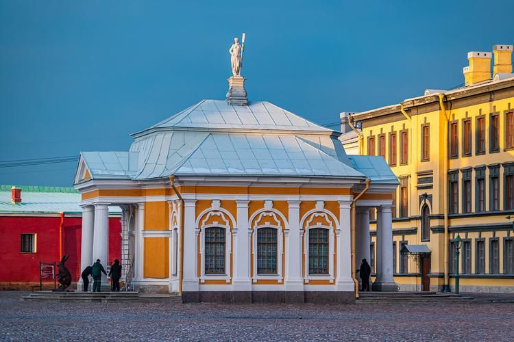Поезд | Волшебство новогодних огней: Санкт‑Петербург встречает праздник