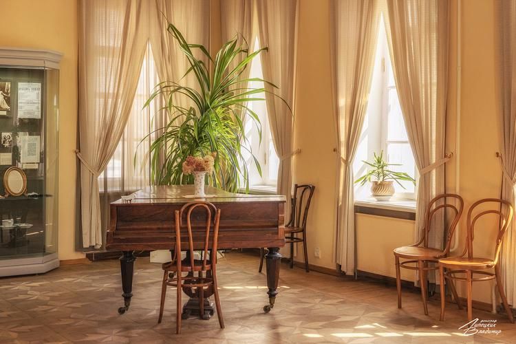 Маленький Петергоф: где модерн шепчет сказку