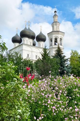 Край седых монастырей.