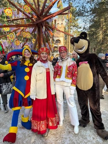 Ретропоезд для детей в гости к стеклодуву